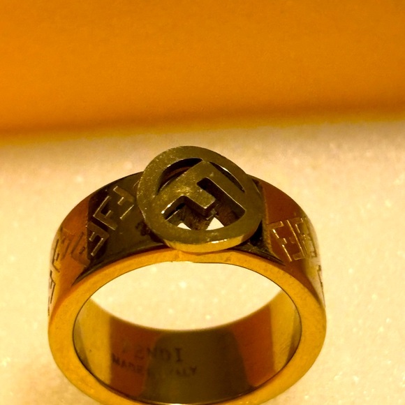 Fendi size 6 ring! Call out: A little scuff on the F initial on the ring. - Picture 10 of 11